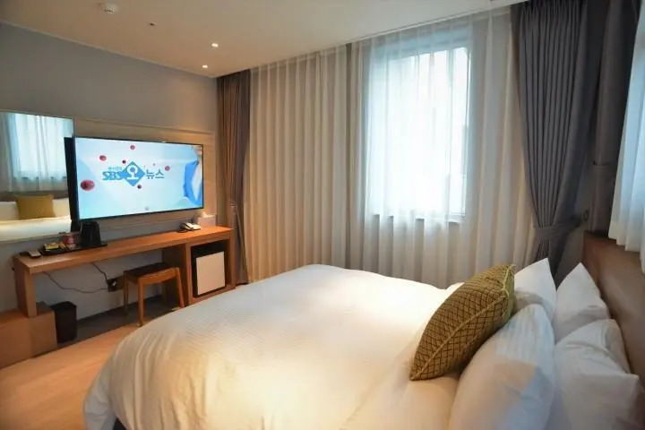 new grand hotel