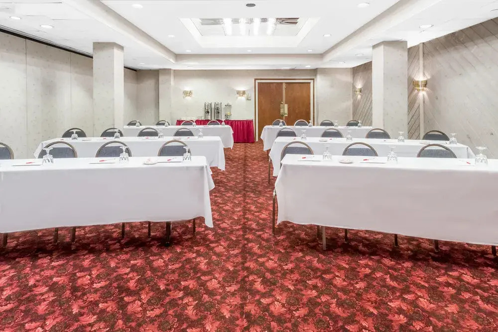 Ramada By Wyndham Milwaukee Downtown
