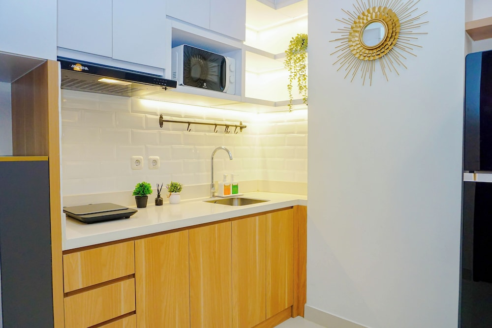 Comfortable And Contemporary 2Br At Apartment Transpark Cibubur
