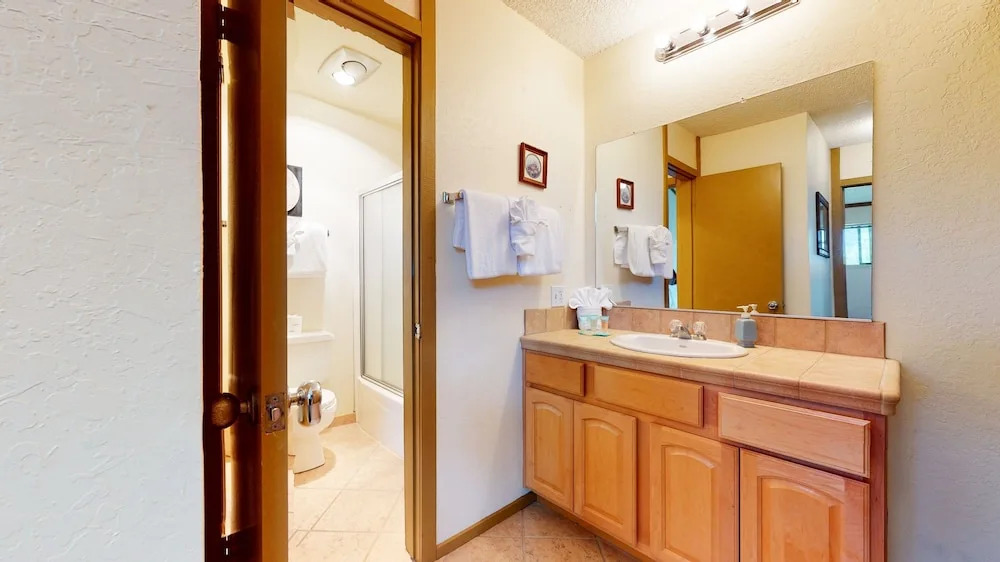 Summit 32 2 Bedrooms 2 Bathrooms Condo