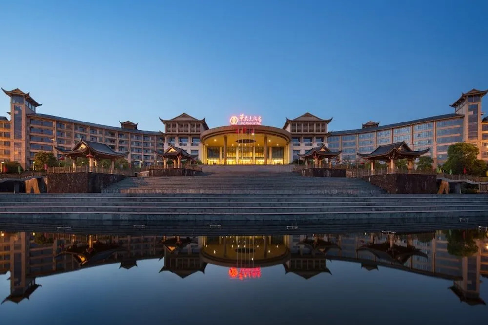 Huitang Huatian Hot Spring Resort Hotel
