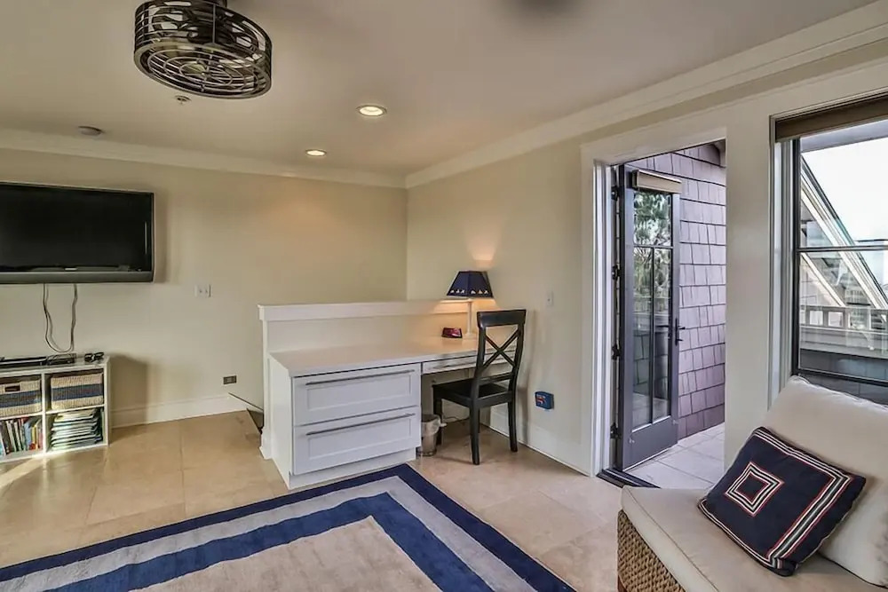 SIMMONS TOWNHOUSE 4 Bedroom Holiday Home by Five Star Properties