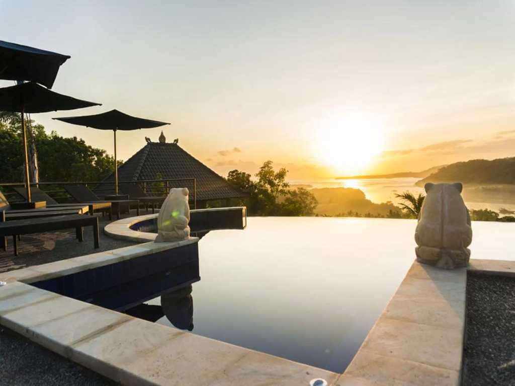Sunrise Huts Lembongan