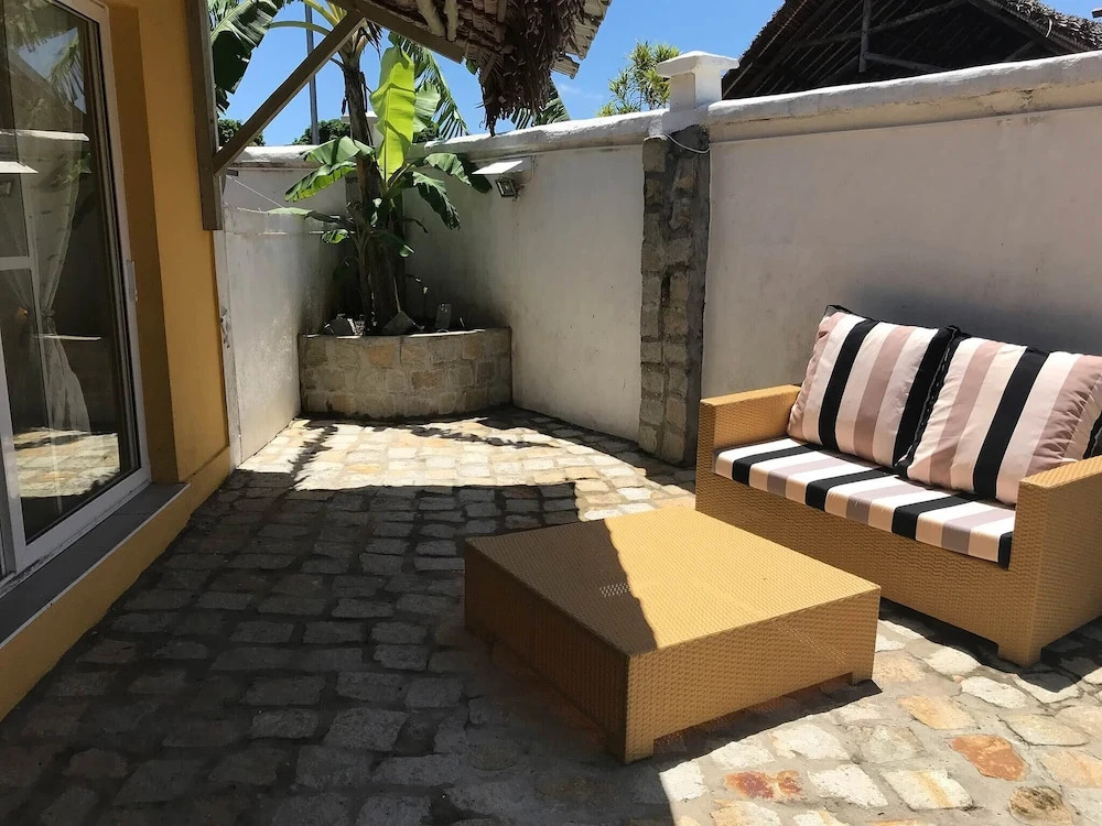 Wonderful Poolside Bungalow Perfect for 2 People