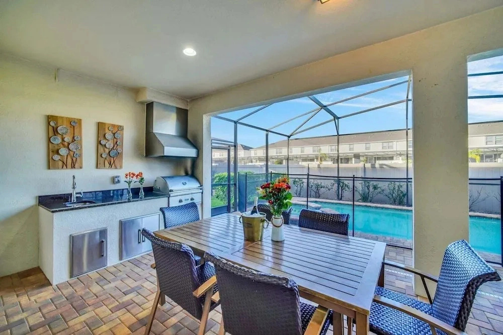 Glamorous Home, Private Pool Sleeps 14 Ww103