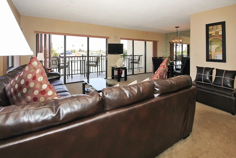 Land's End 301 Building 3 Beautiful end Unit / BAY Views!