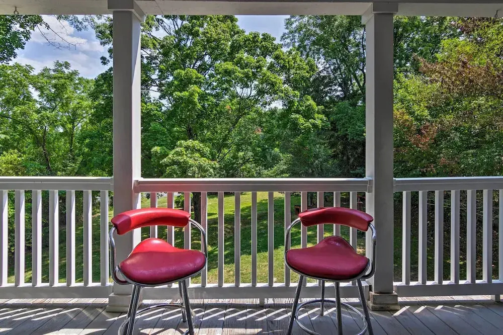 Blue Ridge Mountains Cottage w/ Pergola & Fire Pit