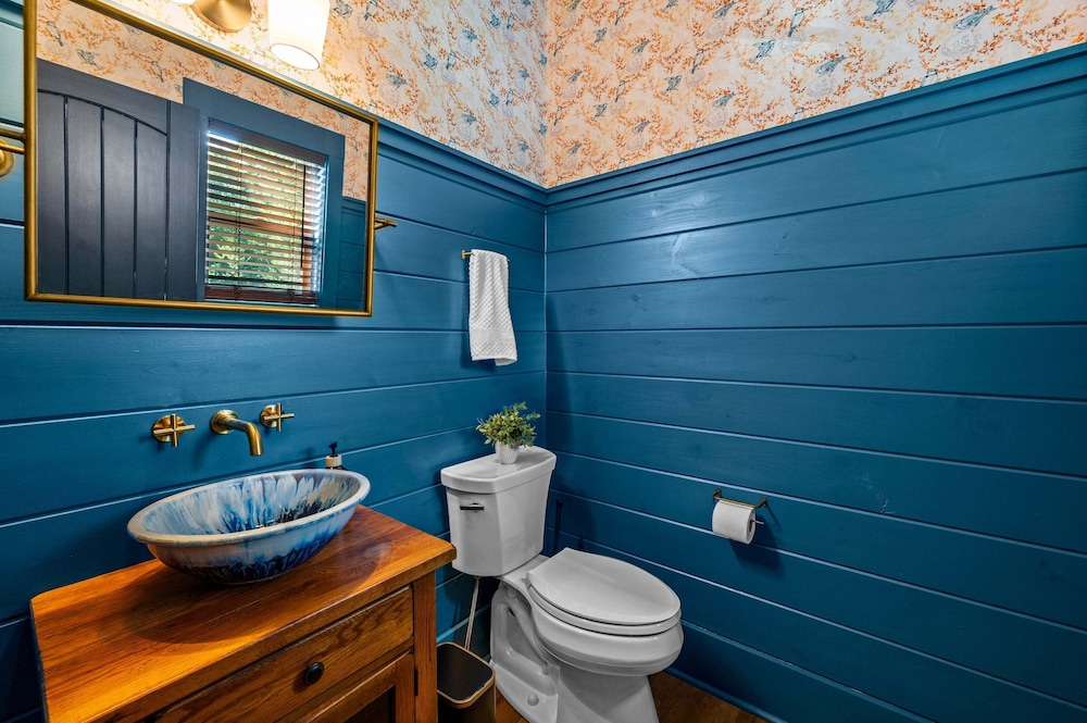 Blue Bird 3 Bedroom Cabin