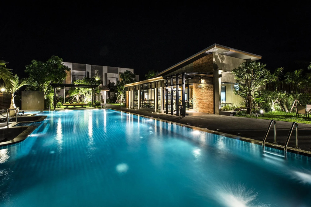 Cresco Hotel Buriram