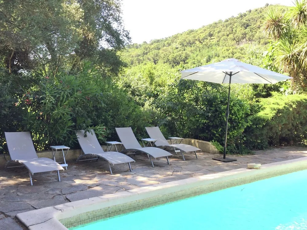 Spacious and peaceful house with terraces and garden in Grimaud - Welkeys