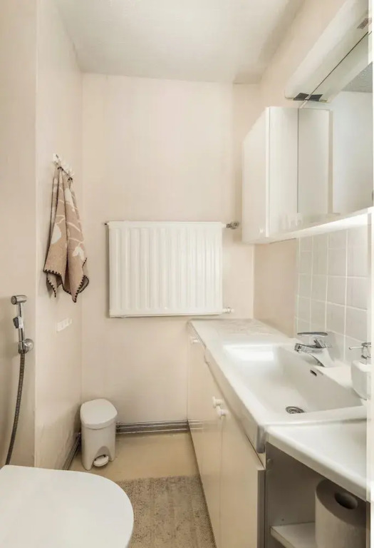 Spacious 3BR House - River View & Sauna