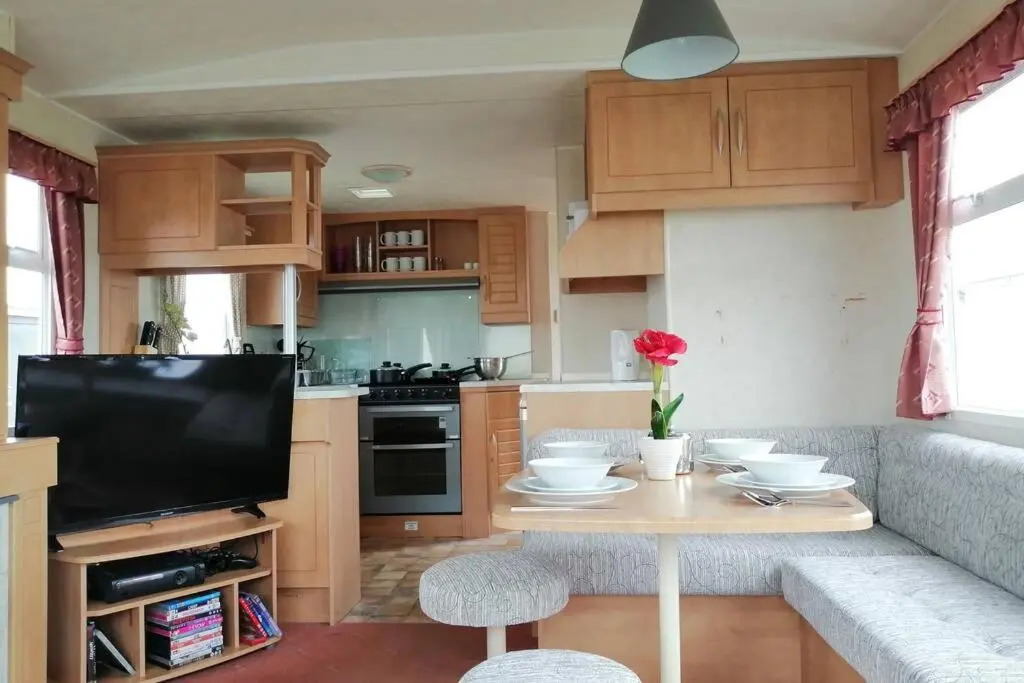 Beachside, Family-friendly, WiFi, 8 berth Caravan 133