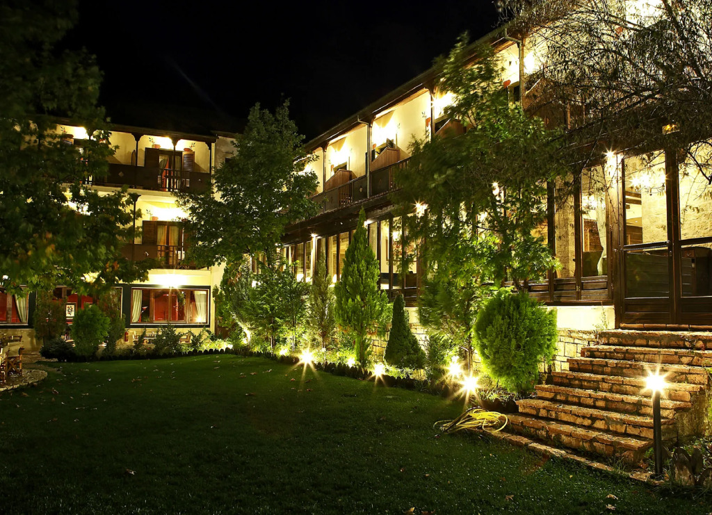 Country Club Hotel & Suites