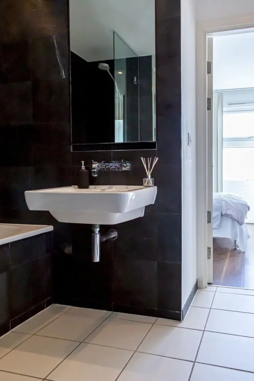 Exclusive 1 Bed Central Apartment - The Cube!!