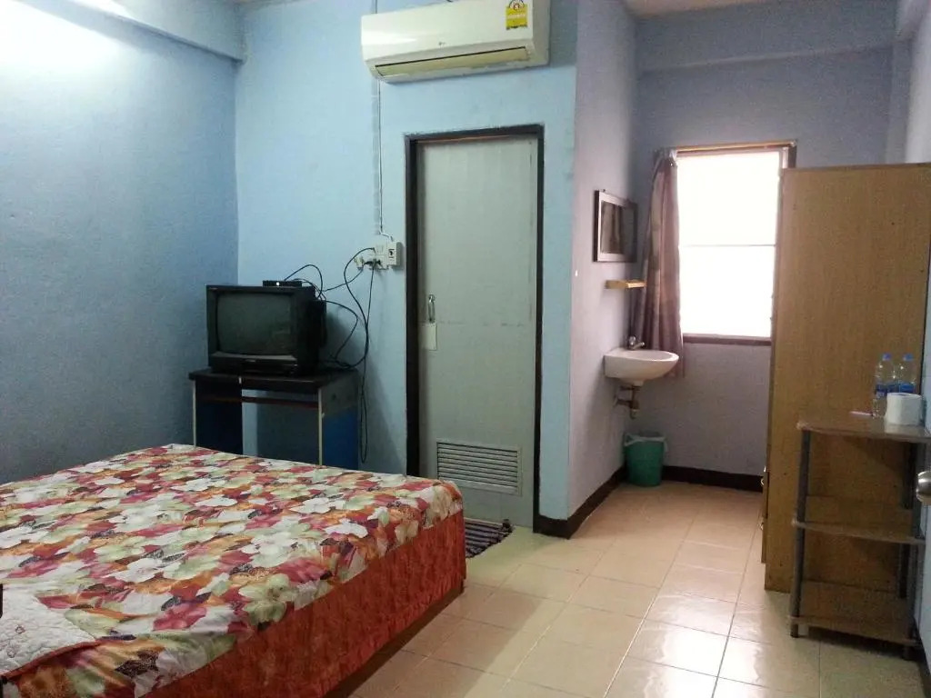 Roong-Arun Apartment