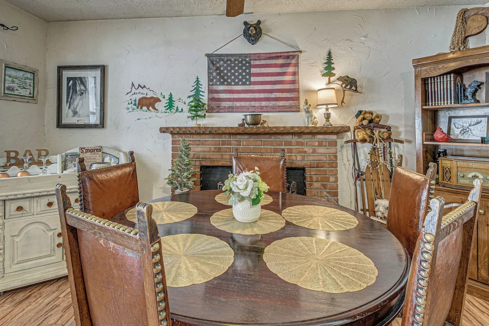 Walk to Dtwn Cloudcroft! Cozy Mtn Cabin w/ Hot Tub