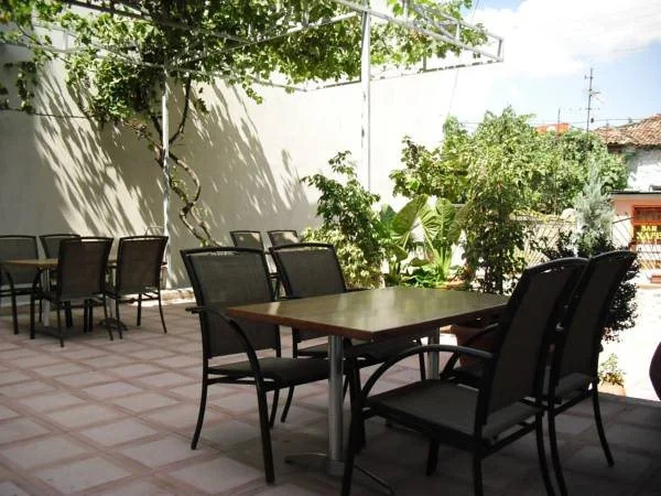 Bujtina Leons Apartments