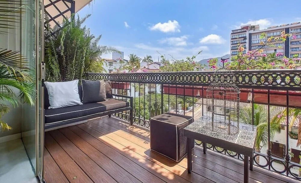 Luxury 1 BR Condo in Pier 57 - Infinity Pool