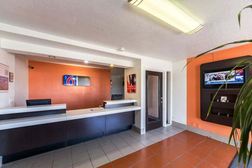 Motel 6-Uvalde, TX
