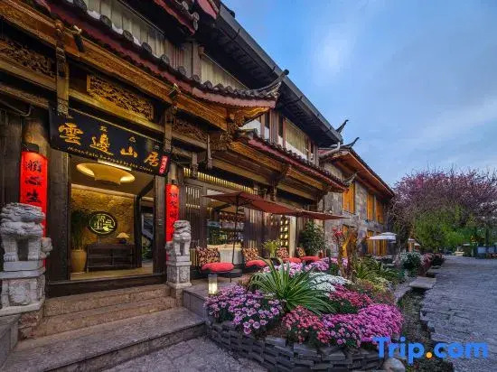 Lijiang Ancient Town Cloud Edge Mountain Retreat Boutique Homestay