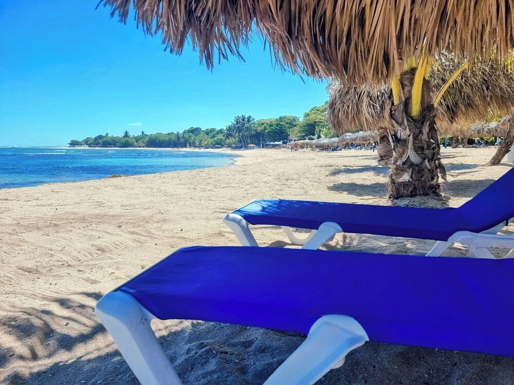 2-bedroom Beach Apartment With Pool Costambar