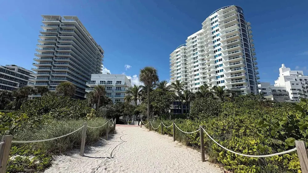 Retro Miami Getaway With Free Parking 1 Minute From Beach