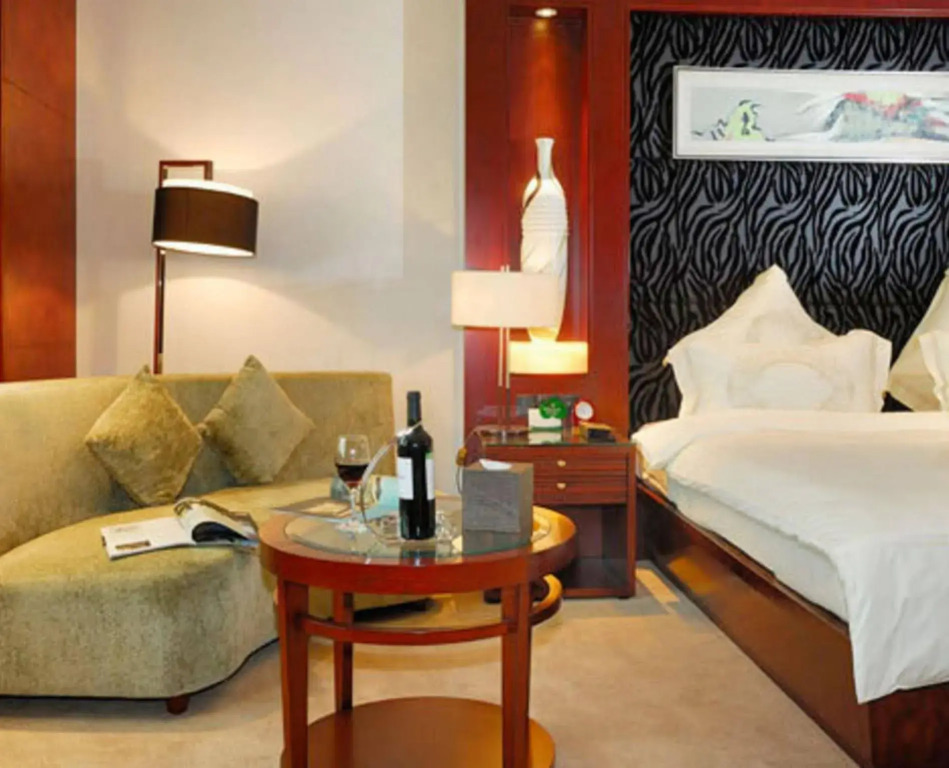Yizui Crown Hotel