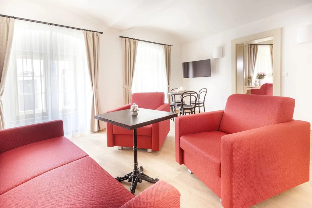 Hotel At the White Lily