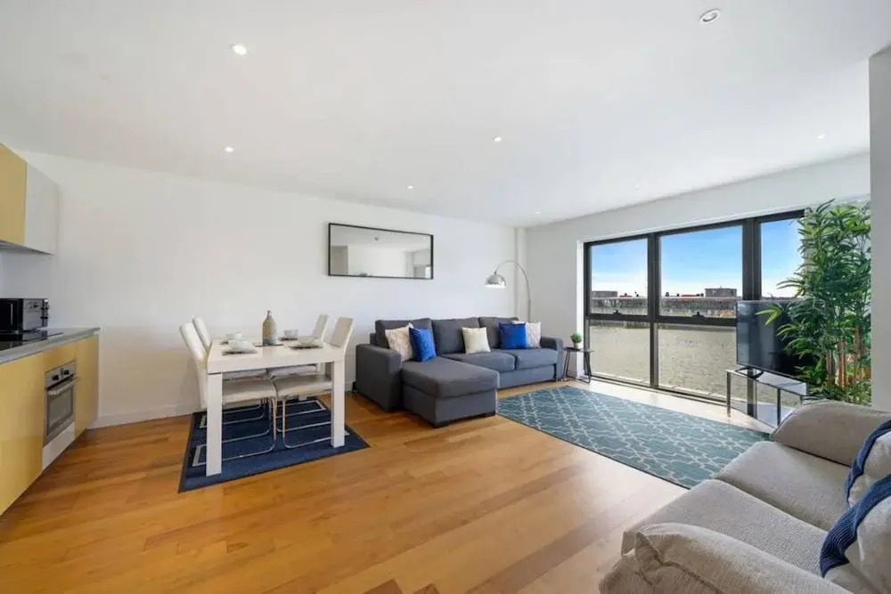 Host & Stay - Waterfront View