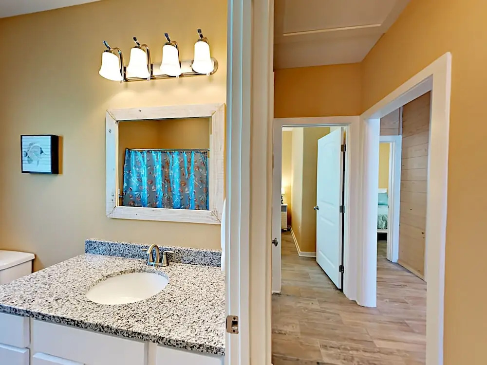 The Lemony Anemone - Three Bedroom Townhome