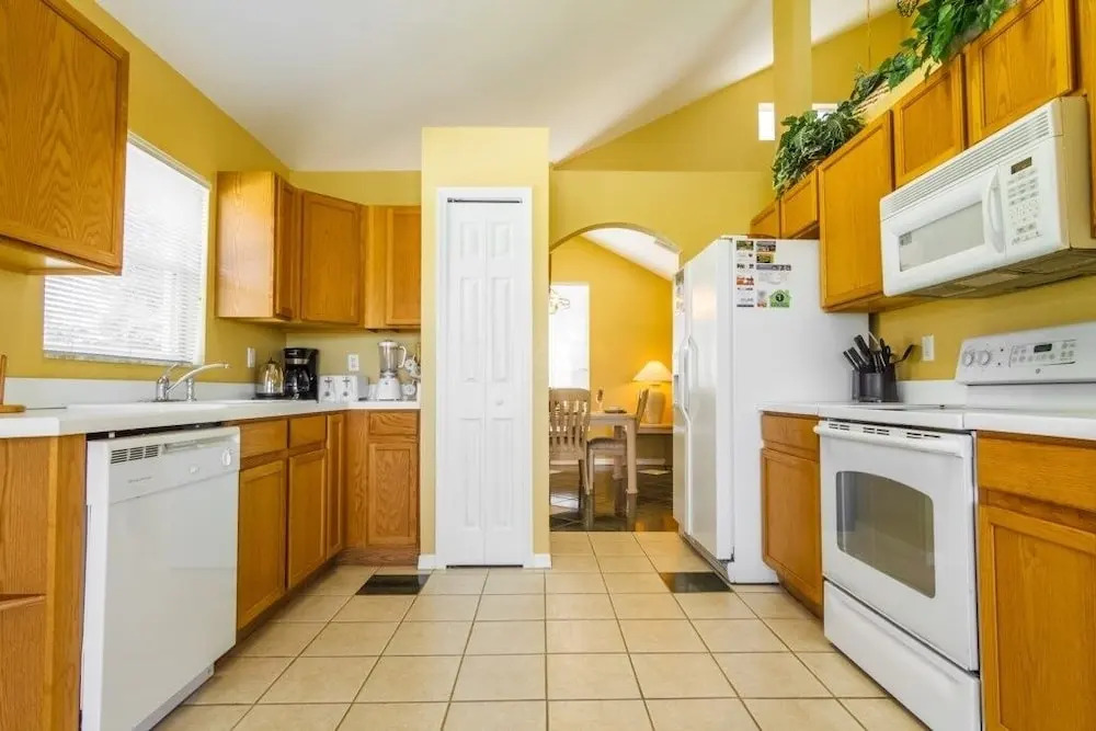 Linda's Pinewood Villa 4 Bedroom Home