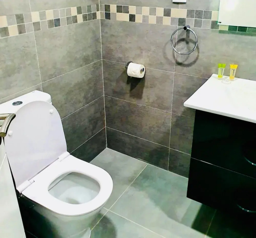 Lagos Marina View apt on Main Avenue Near Beaches