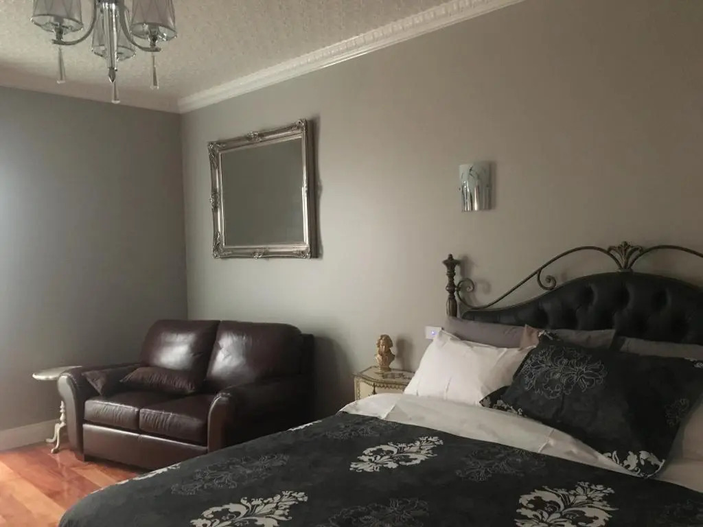 Noahs Stanley Luxury Bed and Breakfast
