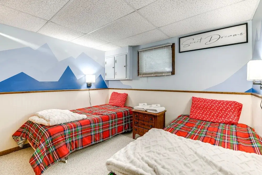 Pet-friendly Home w/ Deck: 4 Mi to Jay Peak Resort
