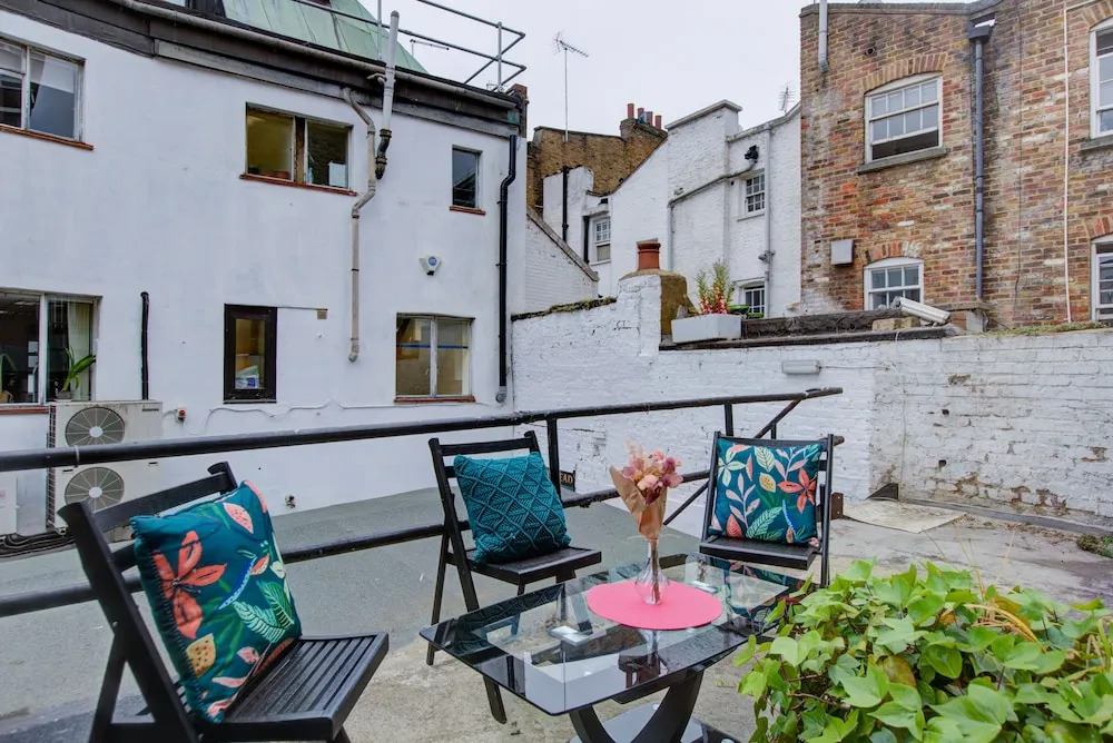 Studio 4 Small Private Family in Central London