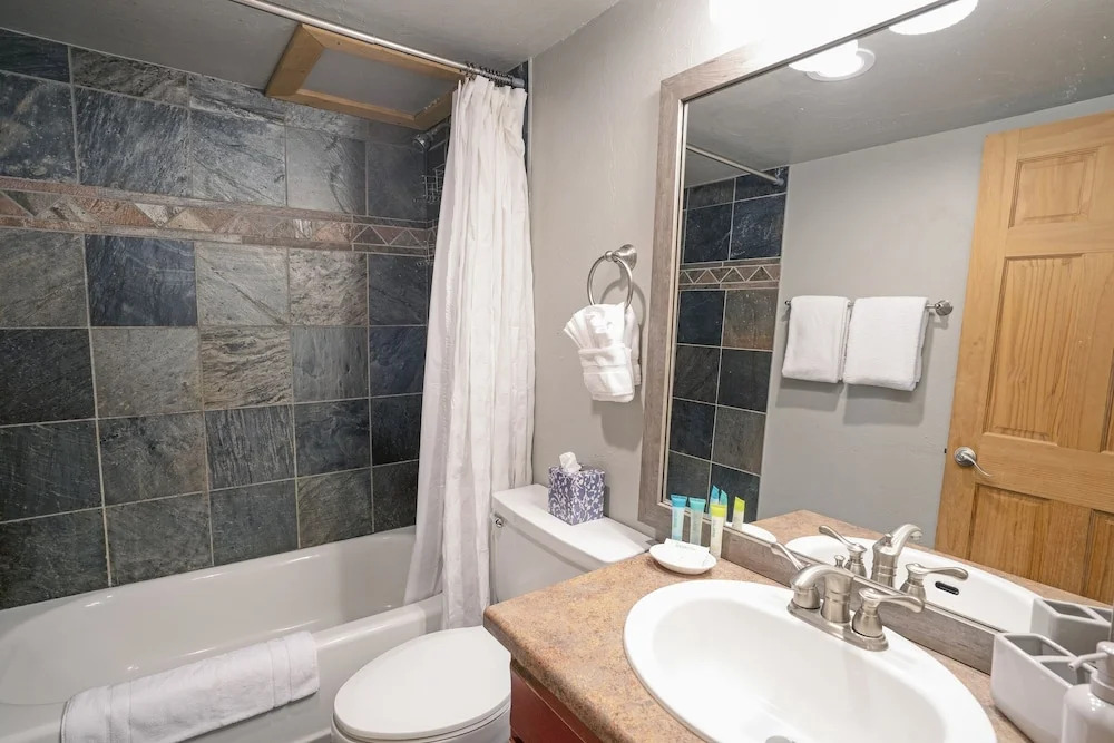 Ridgecrest 202 2 Bedroom Condo by RedAwning