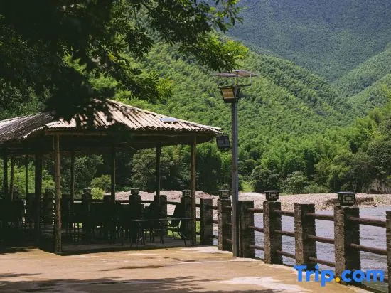 Longmen Inn (Moon Moon Bay Scenic Area Branch)