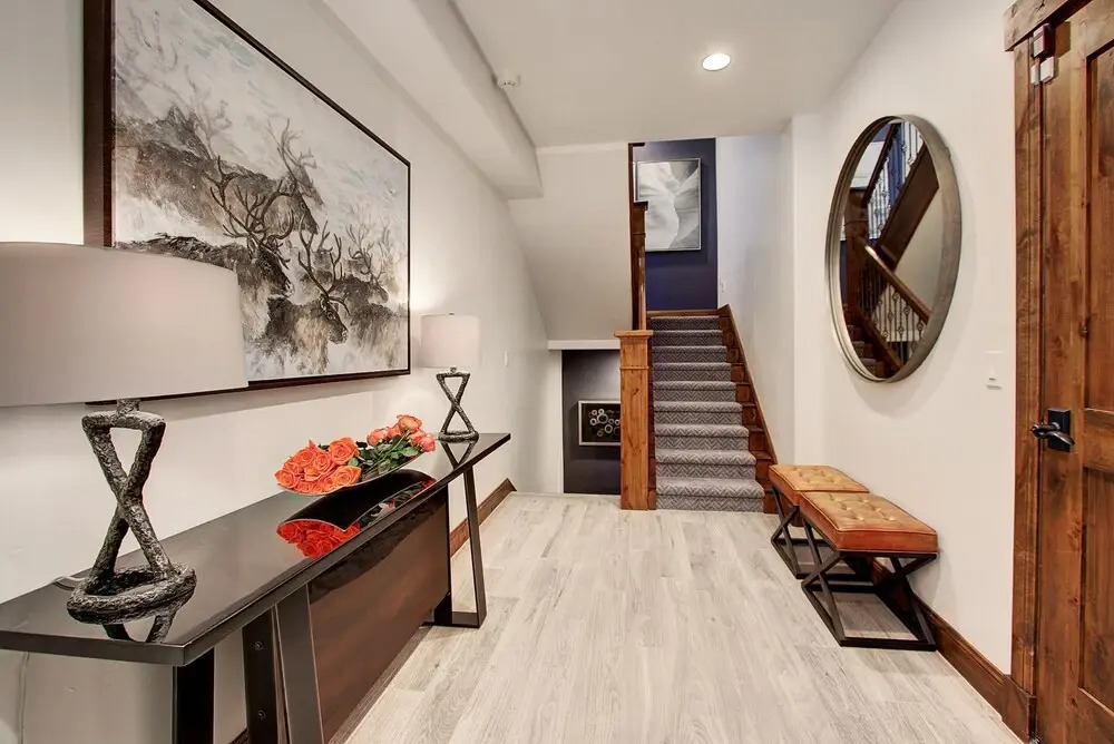 Modern 5bdr Right off Main Street w/ Hot Tub Main Street Escape by Avantstay