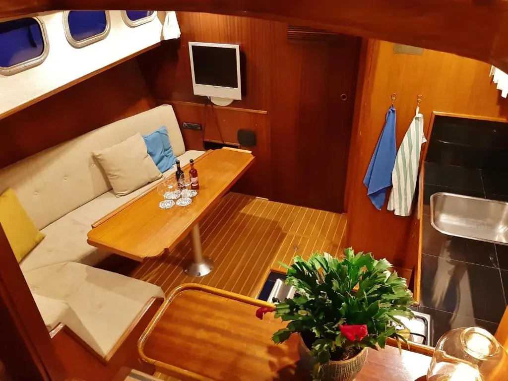 Motor Yacht Almaz