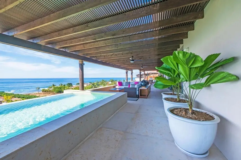Sunny Vacation Condo 8