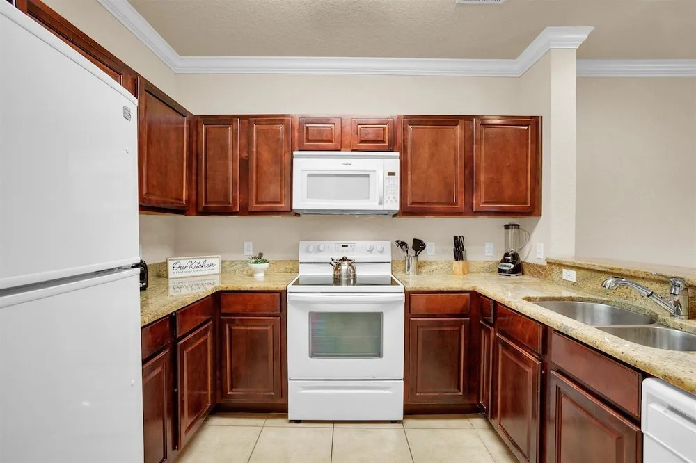 Tuscana Resort 3 Bedroom Condo Clubhouse Access 8 Miles to Disney