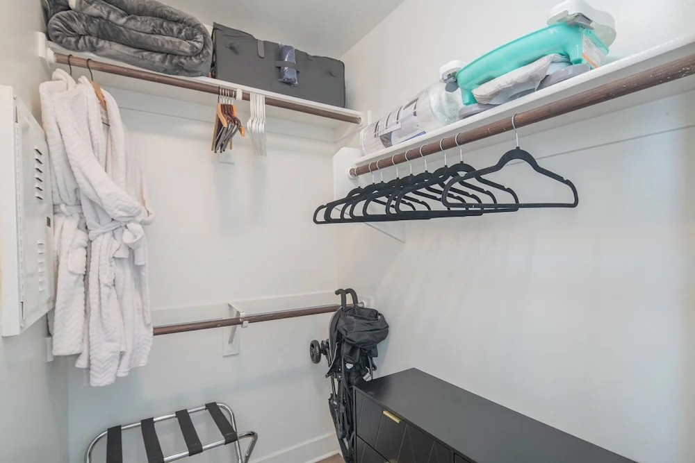 1 BR Loft Views King Beds Shop Dine 4053