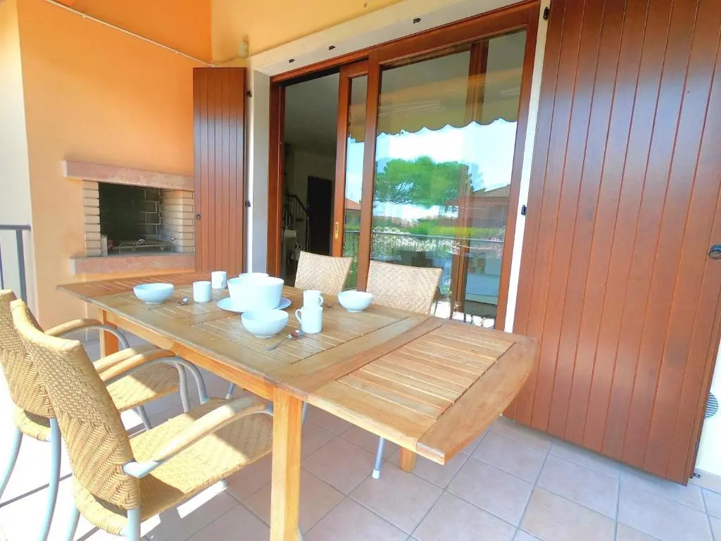 Evelyn POOL apartment -only family-
