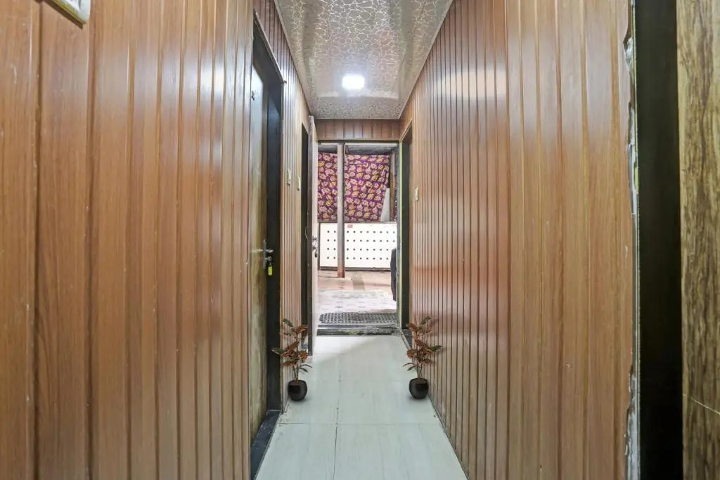 OYO Flagship 80682 Hotel Golden Residency