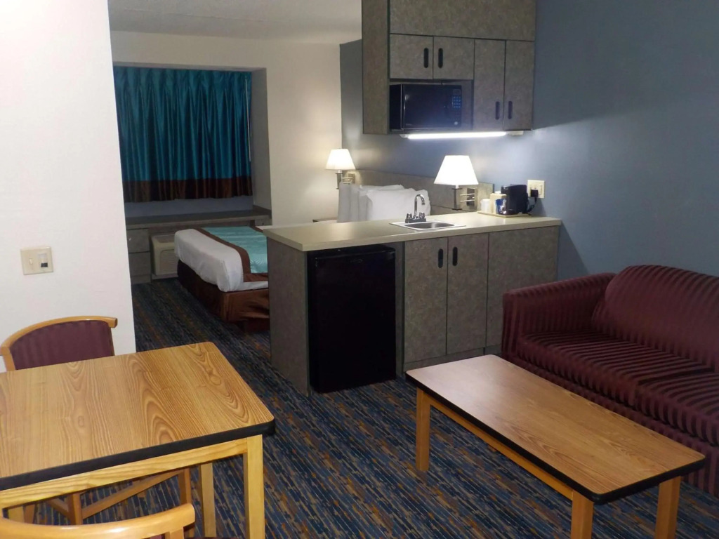 MJ INN and SUITES