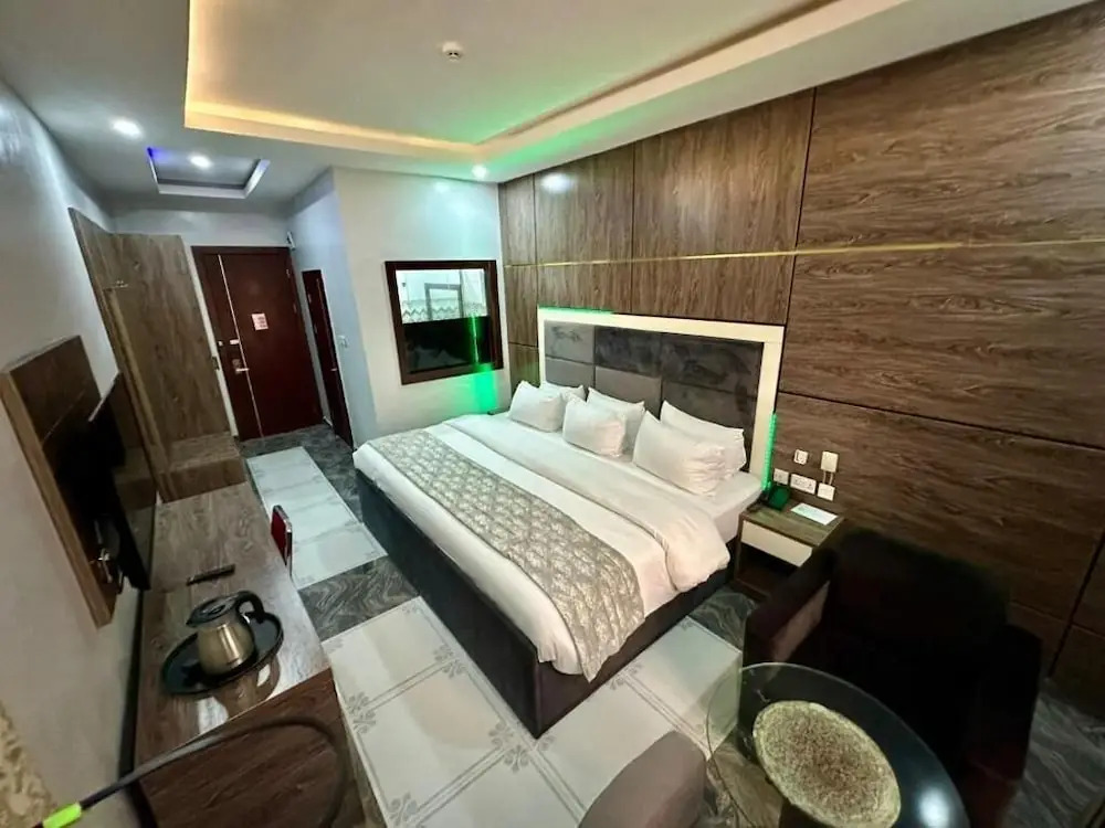 Chinbell Luxury Hotel & Suites