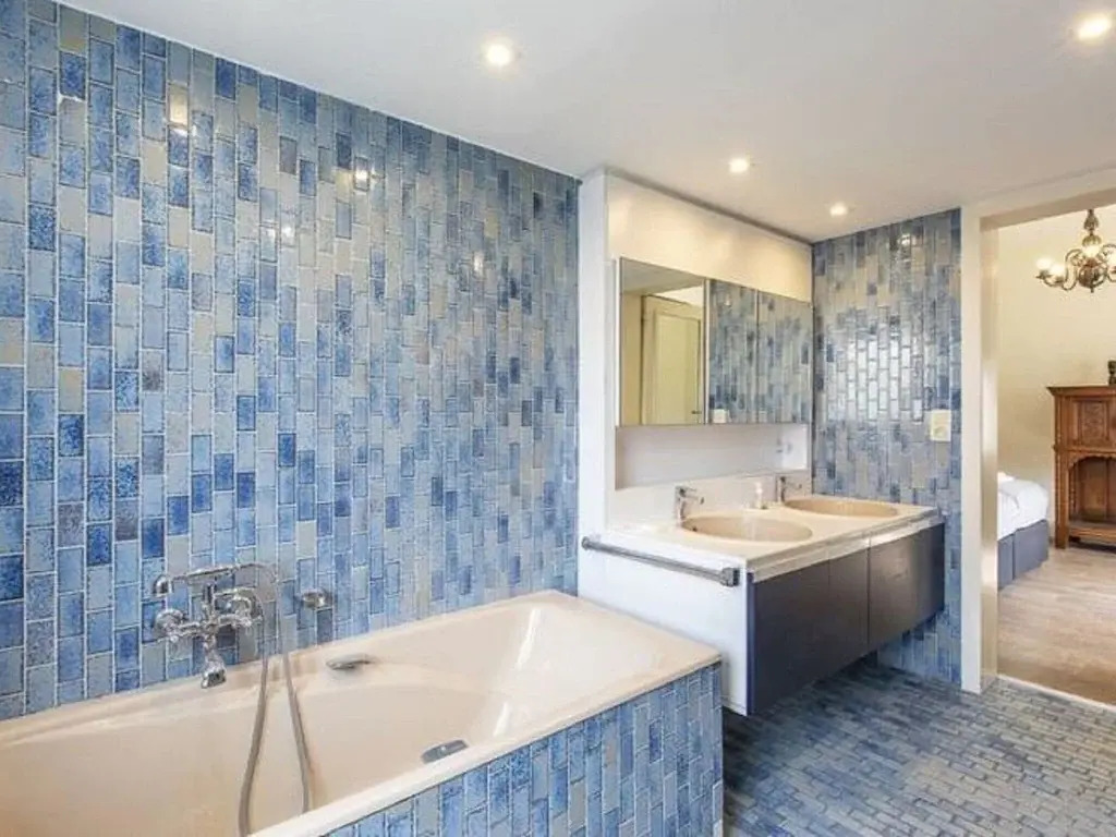 Luxury holiday home in Érezée with bubble bath and sauna