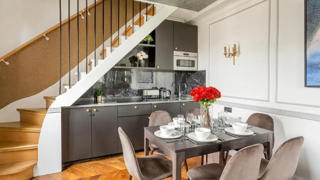 Luxury 2 Bedroom Duplex - Beautiful Monument View