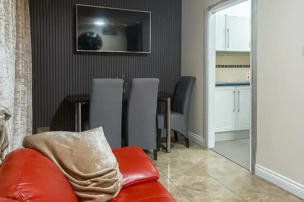 House-sleeps 5 Person -etihad Stadium 15 min Drive