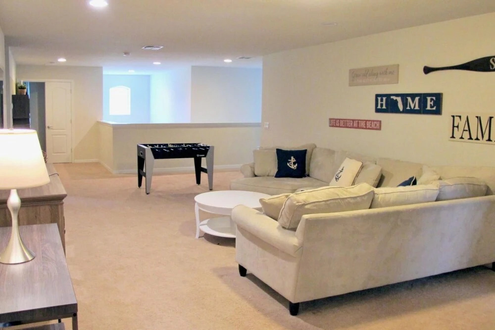 8BR Home - Near Disney - Private Pool and Hot Tub